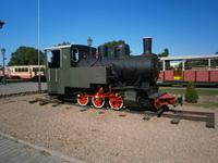 Ein Denkmal am Kleinbahnhof von Elk