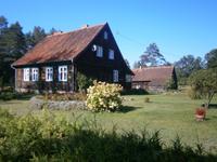 Auf dem Weg zum Waldspaziergang, ein Forsthaus