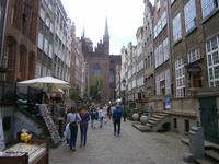 Eine andere Seitengasse von Gdansk mit Blick auf die 