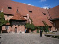 Im ersten Innenhof 