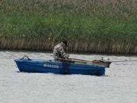 Schifffahrt nach Lötzen - einsamer Fischer
