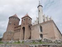 Besichtigung der alten Gemäuer der Burg in Sensburg