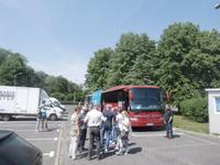 letztes Beladen des Busses vor dem Heimweg
