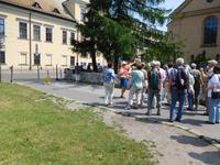 Reisegruppe vor Franziskaner-Kirche