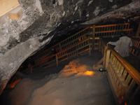 weiter hinab in der Salzmine