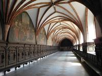 Pelplin_Zisterzienserkloster_Kreuzgang (2)