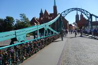 Hunderte Schlösser am Brückengeländer - echte Liebesbekundungen