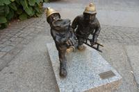 Über 340 Zwerge gibt es in Breslau - hier als Feuerwehrmänner