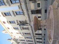 013 Brunnen vor Oratoirum