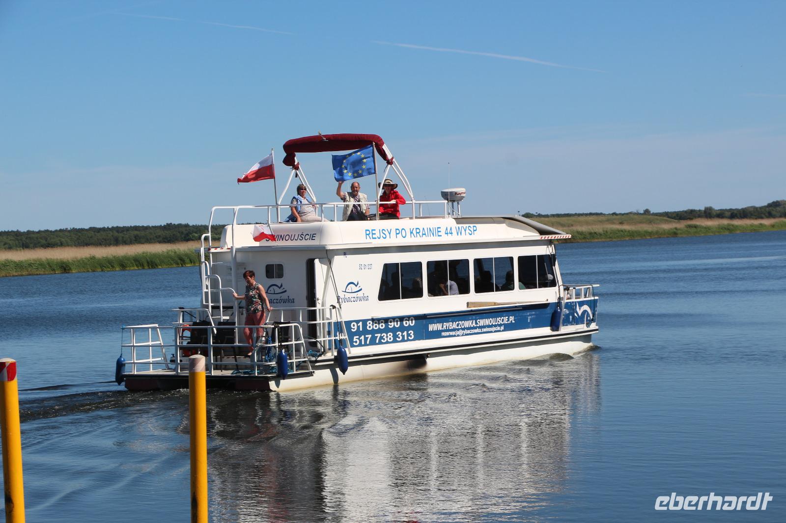 Katamaran-Bootsfahrt im Delta der Swine - Insel Karsibor
