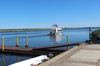 Katamaran-Bootsfahrt im Delta der Swine - Insel Karsibor