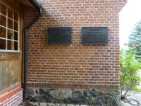 Ernst-Wichert-Haus - Gedenktafeln