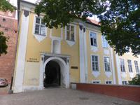 In O - Eingang zur Burg