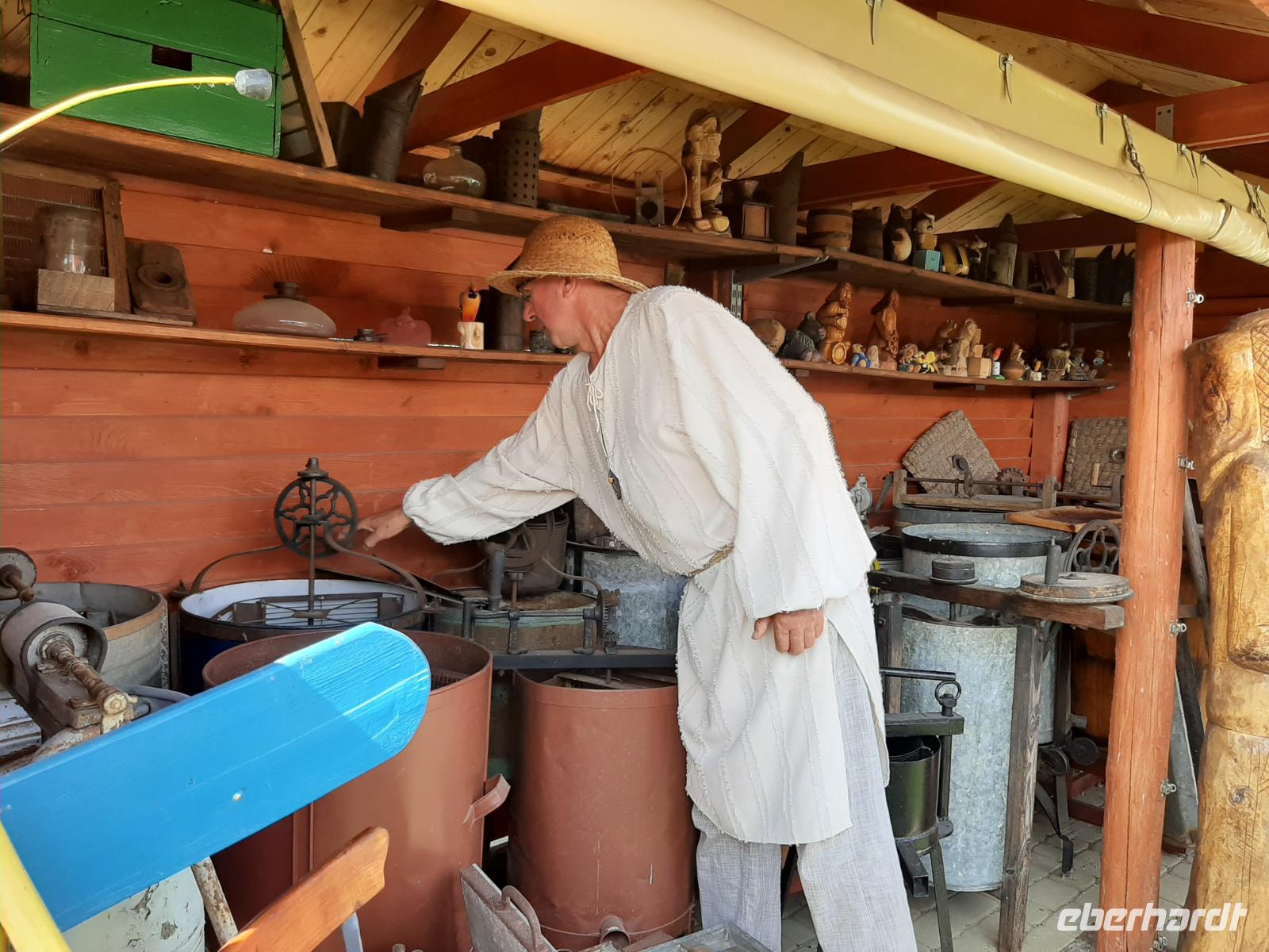 Der Senior erklärt.