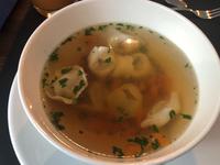 Abendessen: Vorsuppe Brühe mit hausgemachten Knödeln - Krakau