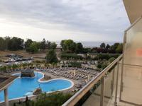 Seitlicher Blick zum Meer aus dem Hotelzimmer