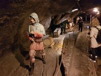 Das schwere Leben der Bergleute zeigt diese Szene