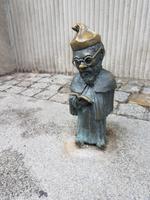 Herr Professor vor der UNI