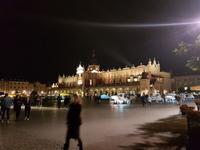 auf dem Krakauer Rynek bei Nacht