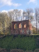 die Ruine von Hoff aus Sicht von der Seebrücke 
