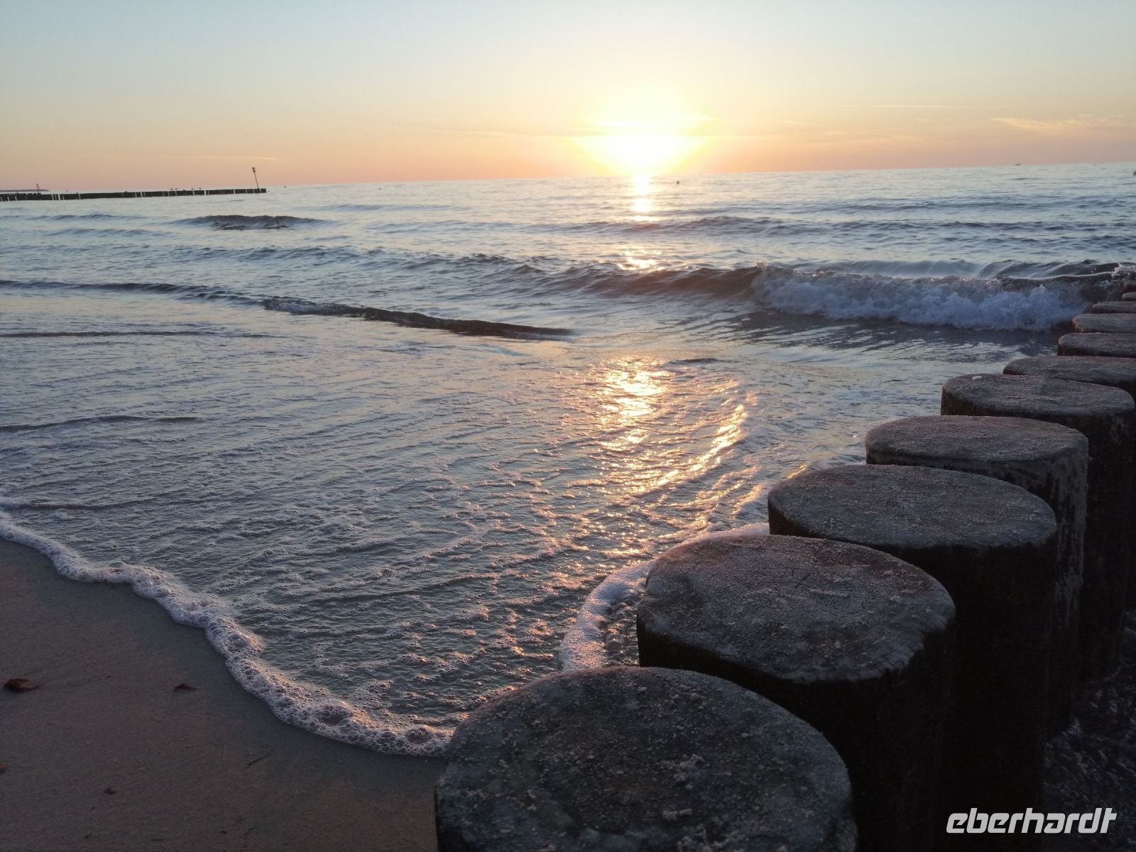 der Sonnenuntergang am Ostseestrand