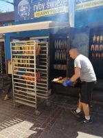 in einer Räucherei am Strand bei Molo Busola