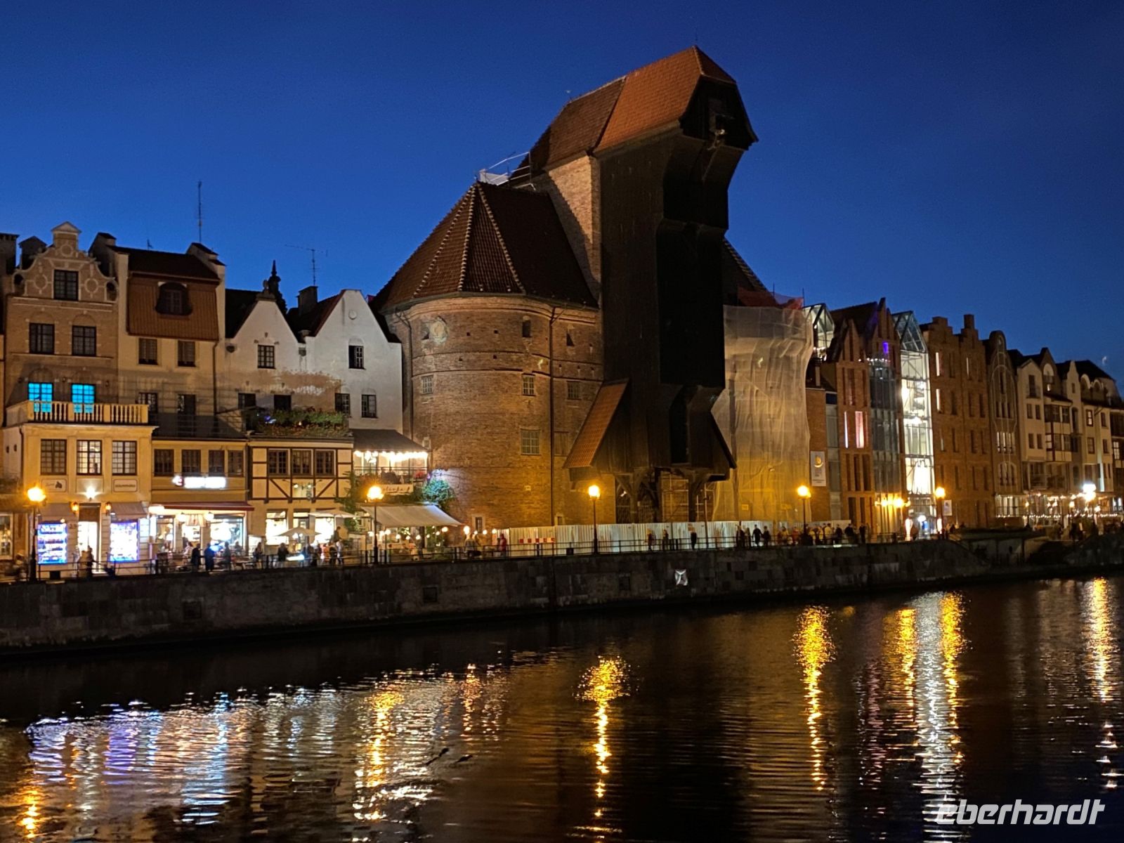 Abendspaziergang-das Krantor am Abend