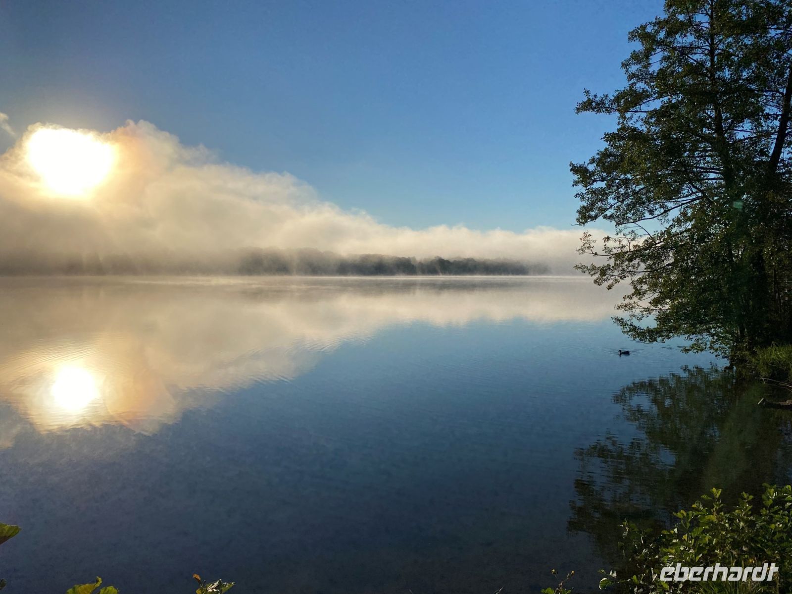 Sonnenaufgang am Czos-See an unserem Hotel