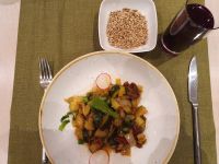 Abendbrot am 3. Tag Gedünstete Zucchini, Sonnenblumenkerne und Rote Beete Getränk