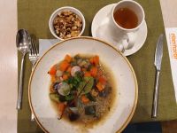 Abendessen am 7. Tag Gemüsegulasch, Walnüsse und Kräutertee