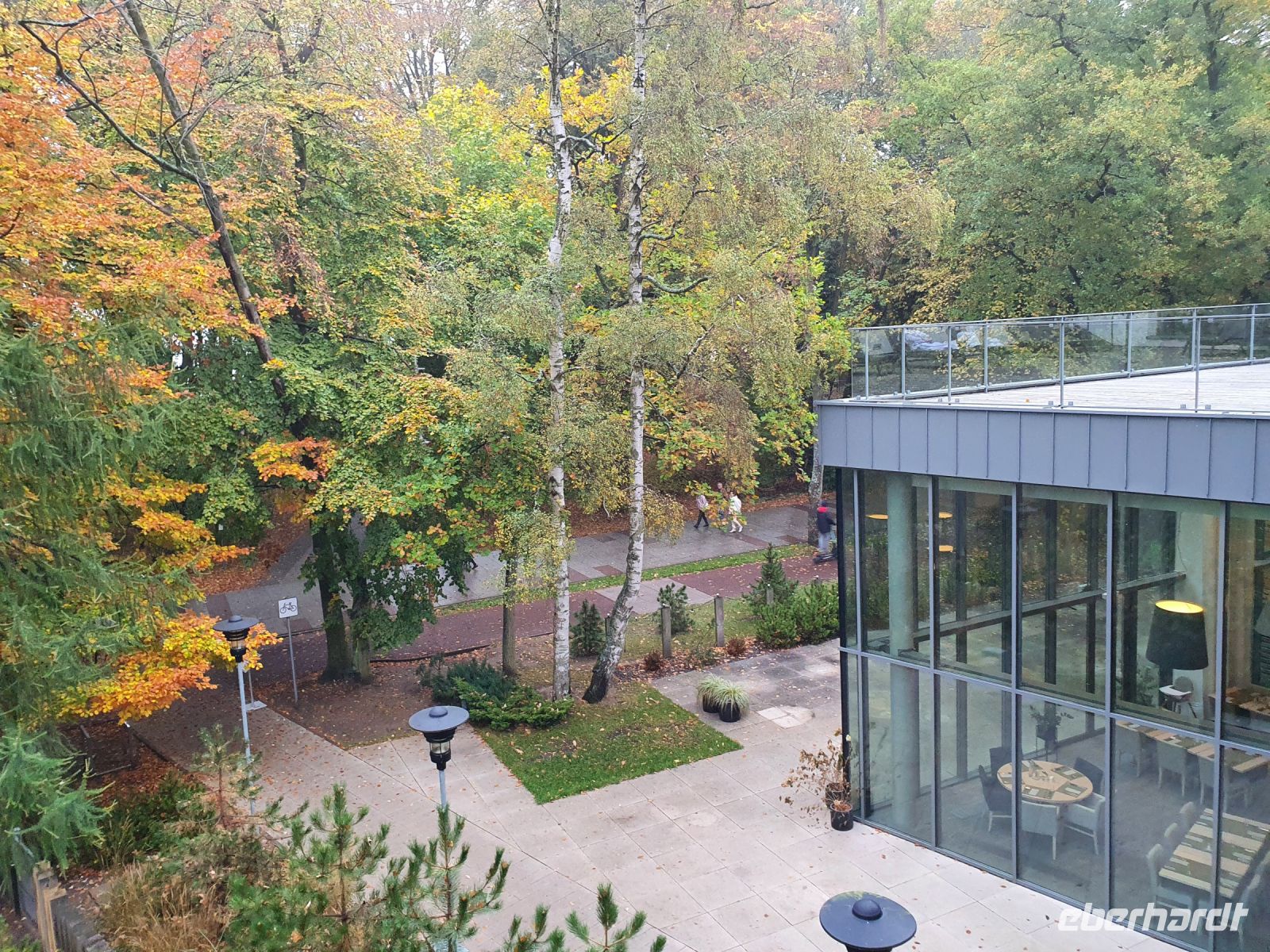 Blick auf Fußgängerpromenade vom Shuum Hotel
