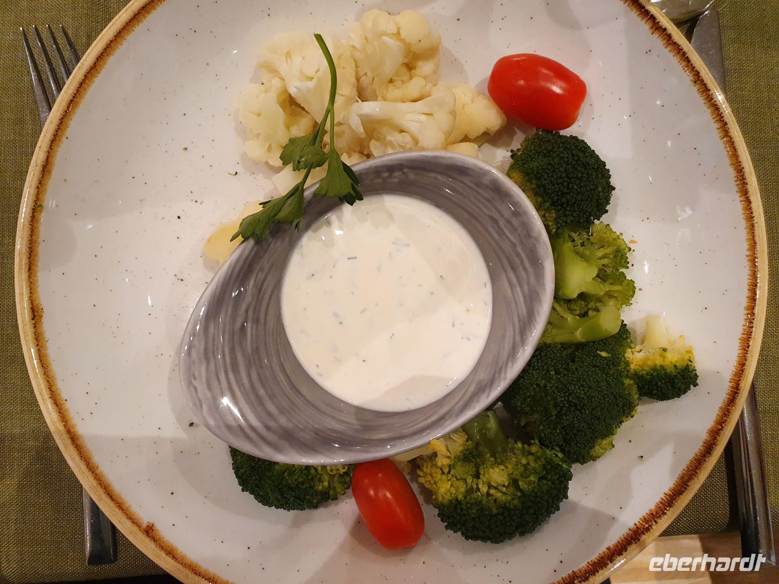 Frühstück am 3. Tag Gedünsteter Blumenkohl und Brokkoli mit Dill-Knoblauchsoße