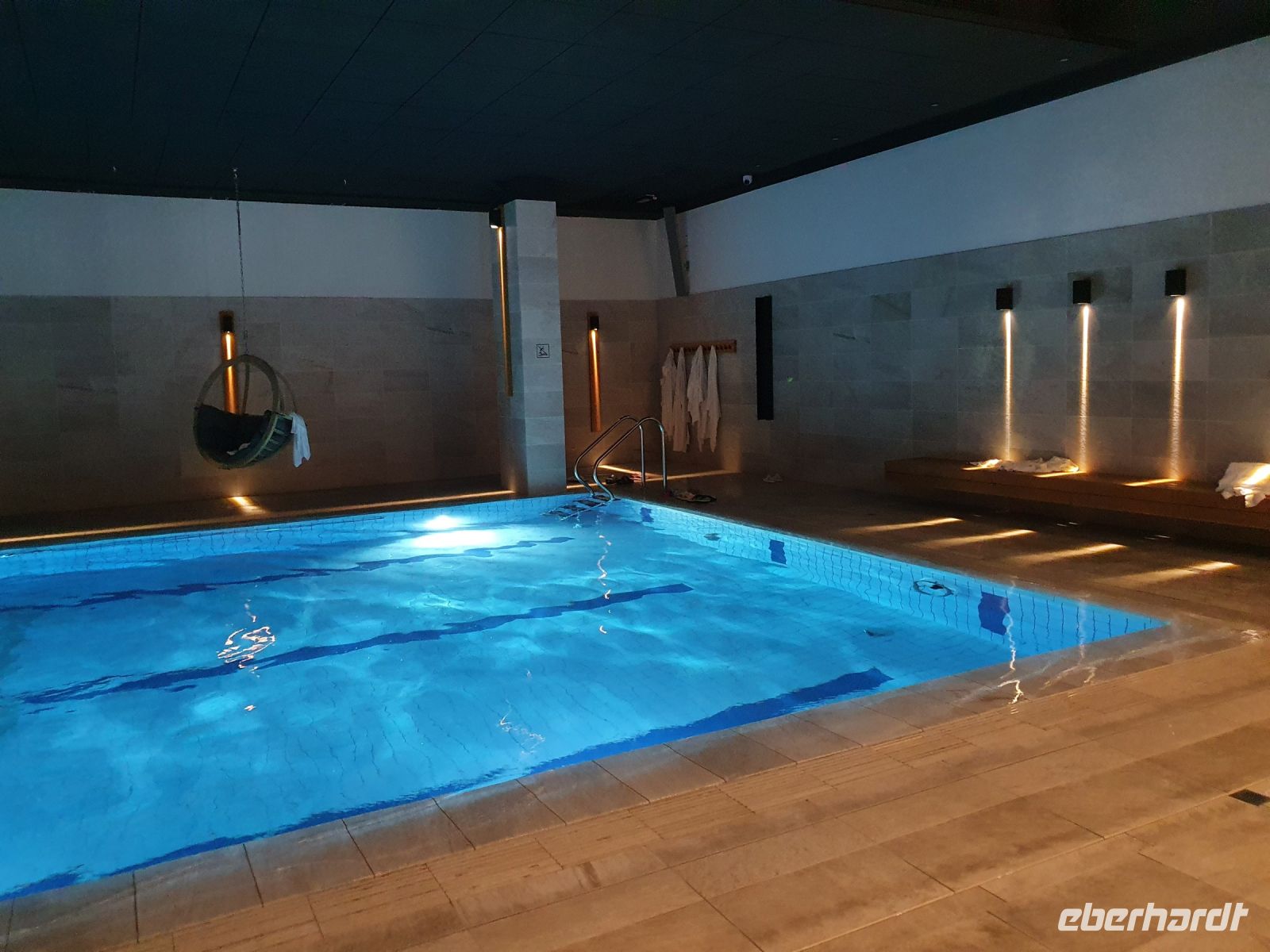 Schwimmbad im Shuum Hotel