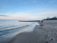 Strand in der Dämmerung