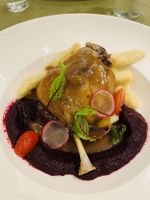 Ente confit mit Rote Beete Püree