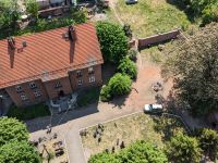 Blick vom Leuchtturm Gaski auf das Gelände