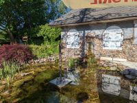 Teichanlage am Ikar Plaza