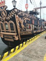 Piratenschiff im Hafen Kolbergs