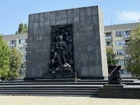 Denkmal der Helden des Warschauer Ghettos - Ort des Kniefalls von Willy Brandt am 7. 12. 1970 &ndash; &copy; Falk Rätzer (Eberhardt TRAVEL)