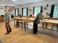 Darstellung der Vorbereitung des Attentates auf Hitler in der Baracke zur Lagebesprechung &ndash; &copy; Falk Rätzer (Eberhardt TRAVEL)