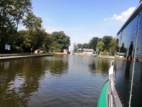 das Schiff nähert sich einem Rollberg