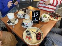 Zu Besuch im eleven café im Hotel Arka