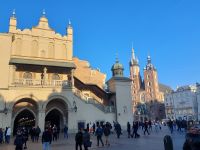 2024-Silvesterreise Krakau: Stirnseite der Tuchhallen