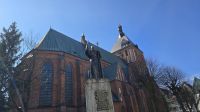 Papstdenkmal vor der Marienkirche in Köslin