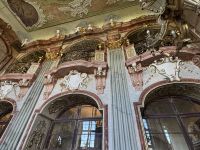 Festsaal im Schoss. Balkon von dem Daisy sang