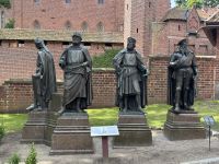 Denkmal der Hochmeister Hermann von Salza, Siegfried von Feuchtwangen, Winrich von Kniprode und Albrecht von Brandenburg