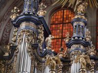 Figuren auf der Orgel