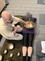 Polen, Kolberg, Yoga mit Klangschalen &ndash; &copy; Sabine C. Seifert (Eberhardt TRAVEL)