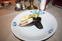 Geräucherter Aal auf kaschubischen Geschirr