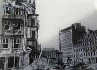 Historische Aufnahme von der Zerstörung des Ryneks am Ende des Zweiten Weltkrieges